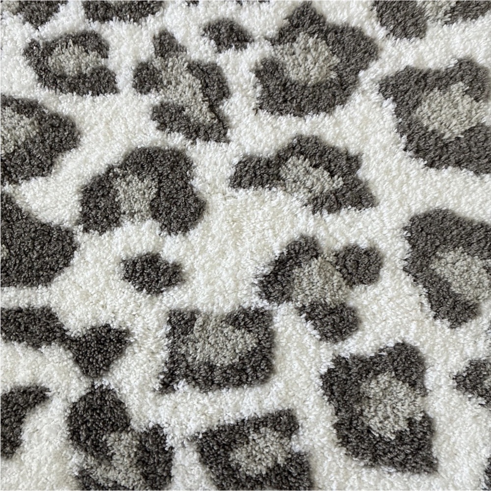 Rachel Zoe Gray Grey White Cheetah Leopard Animal Print Bath Rug 20” x 32” New - Picture 4 of 4